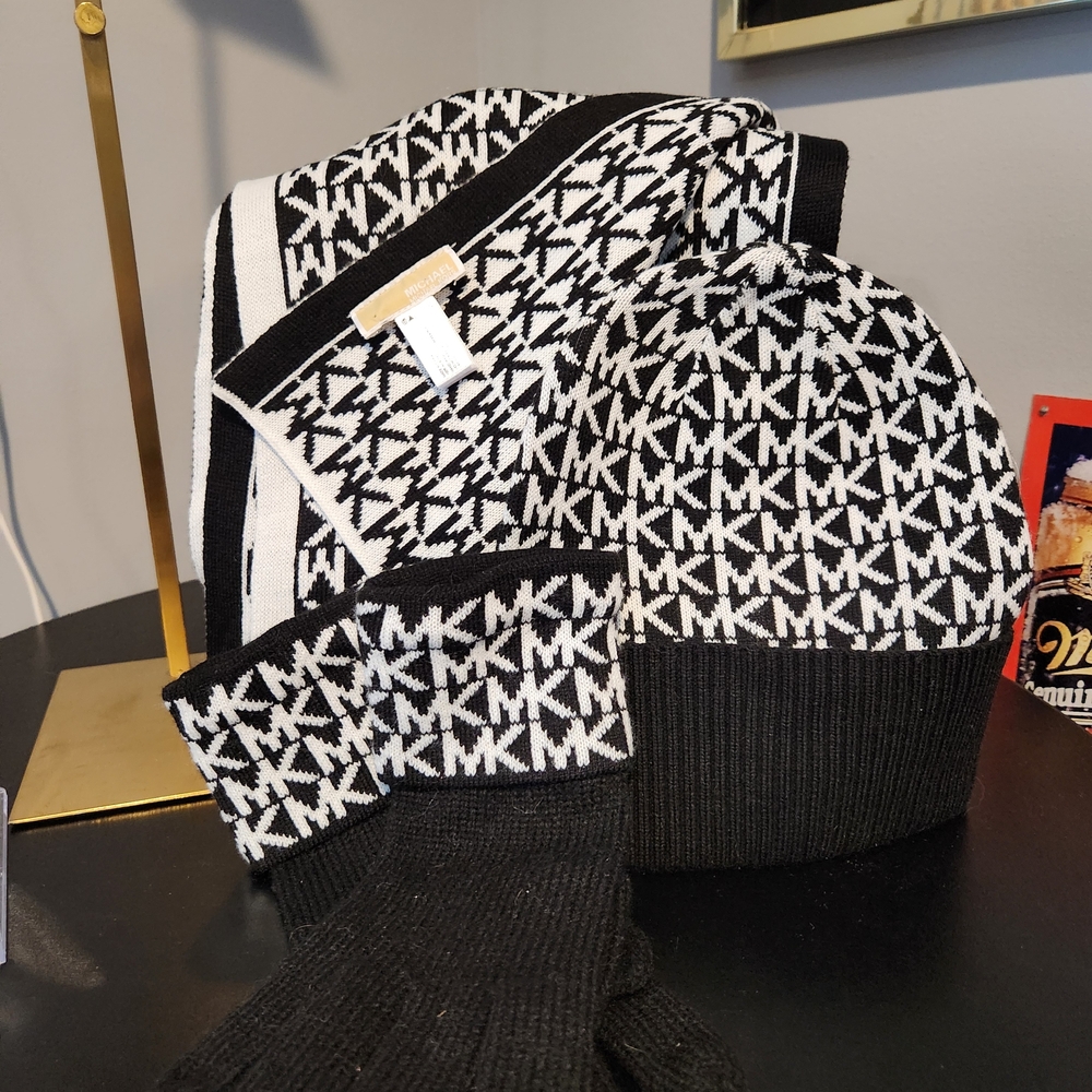 Michael Kors Black and White Knit Hat, scarf and gloves set